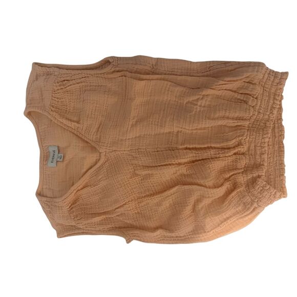 Evereve Tops - Evereve Peach Coral Colored Connor Smocked V Neck Top, light feel, sleeveless to